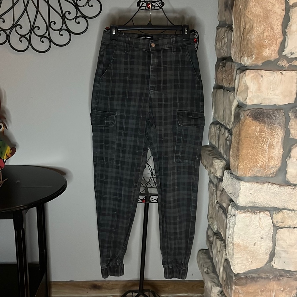 Women’s black and gray cargo pants